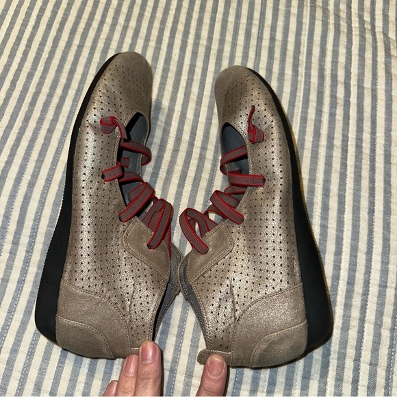 Sundance Shoes Pewter Leather Perforated US Size 6.5/7 - Picture 4 of 12